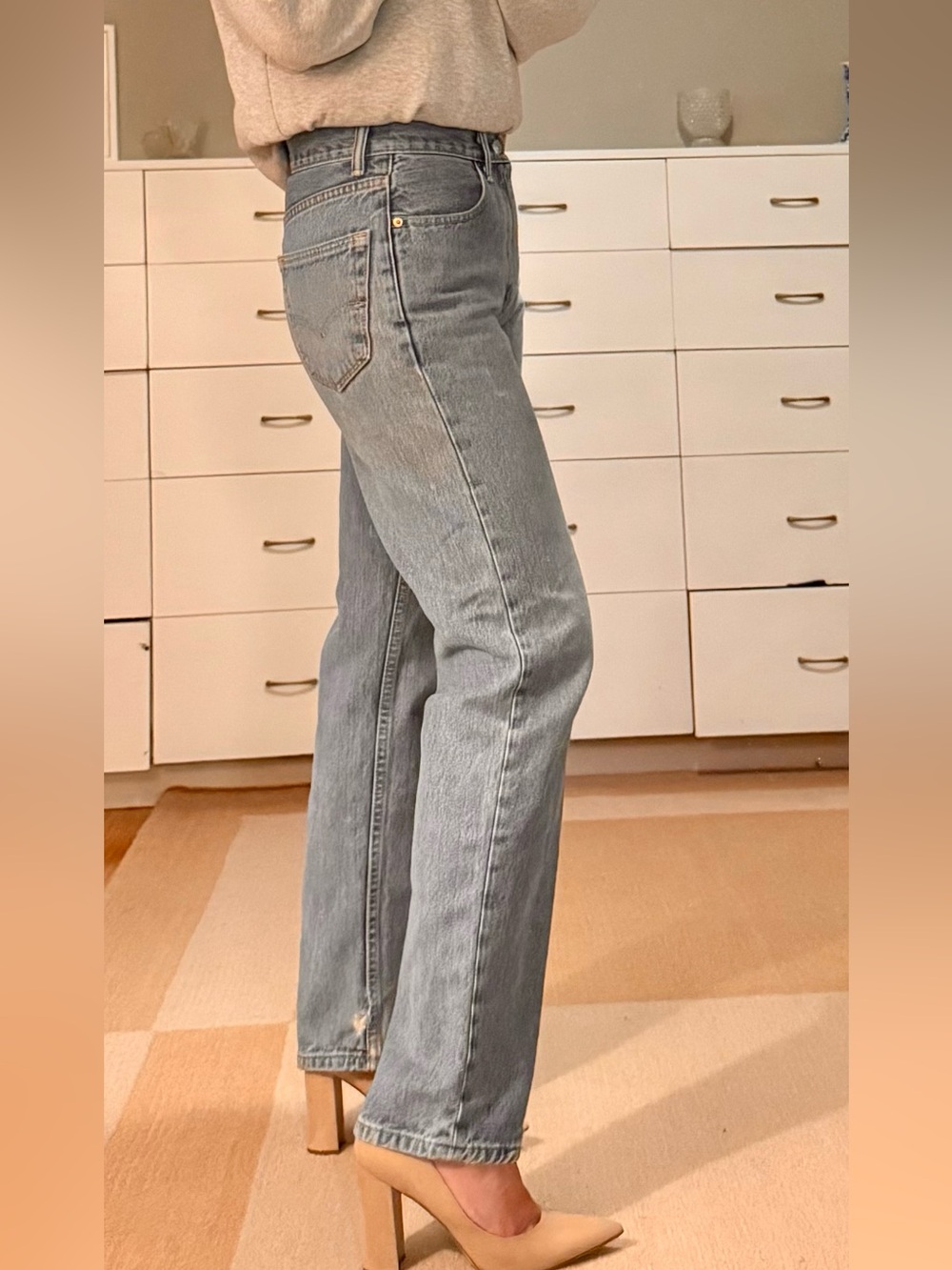 Levi's 550 Straight Leg 100% Cotton Light Wash Naturally Distressed 30 W 32